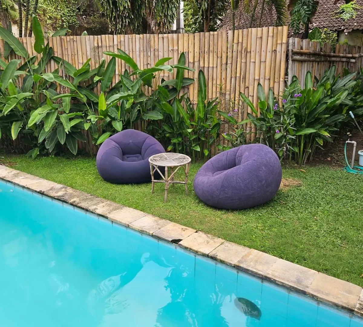 Two Brothers Guesthouse Legian Albergue
